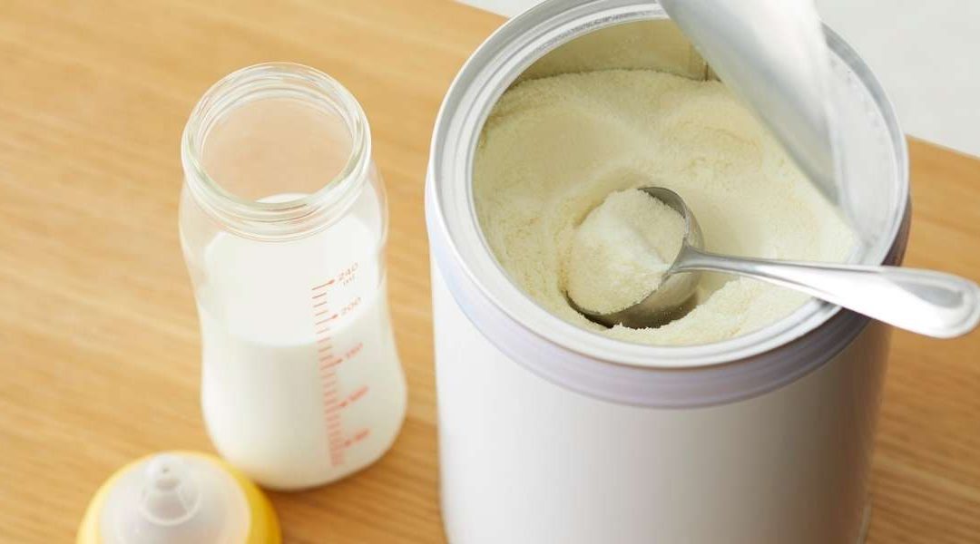 Compotes sans sucres ajoutés : un choix malin pour les tout-petits