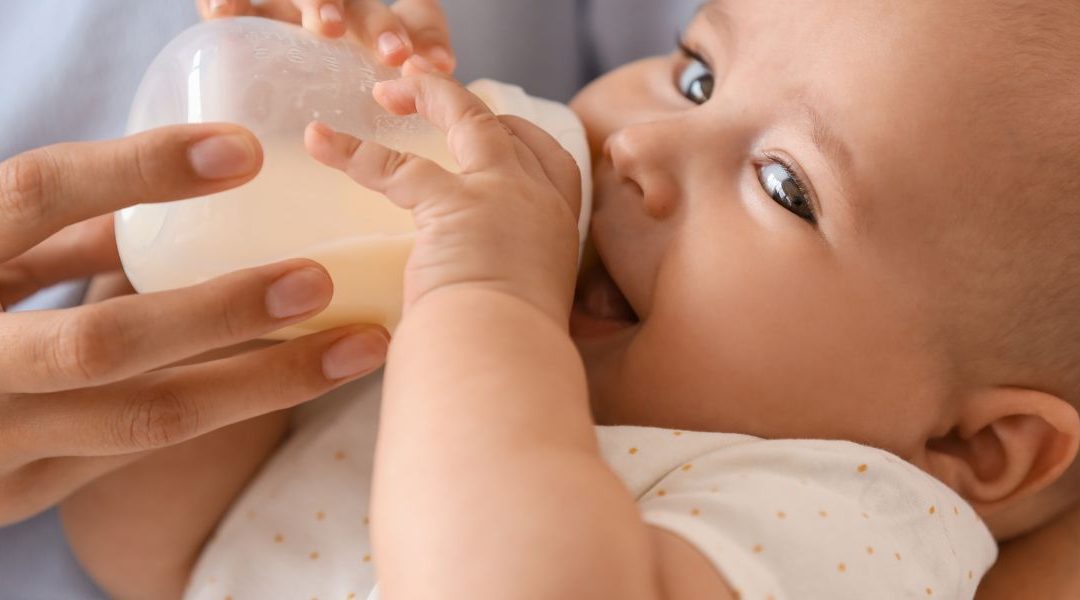 Eau pour nourrisson : le guide simple pour choisir sans stress