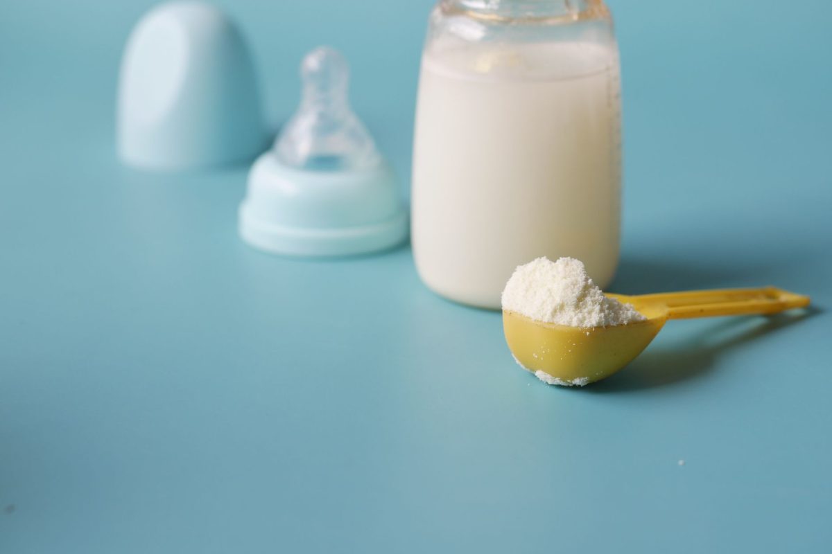 Le lait infantile et la puberté précoce : démêler le vrai du faux