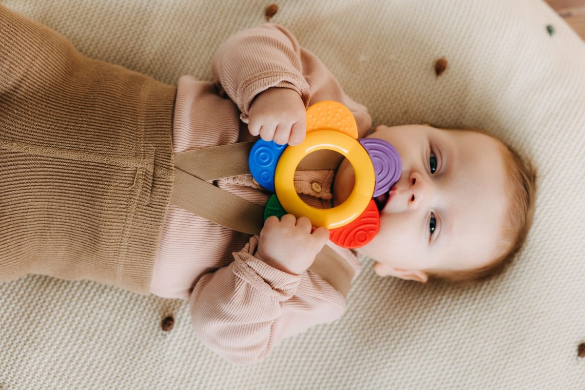Anneaux de dentition : ces modèles à éviter pour la sécurité de votre bébé
