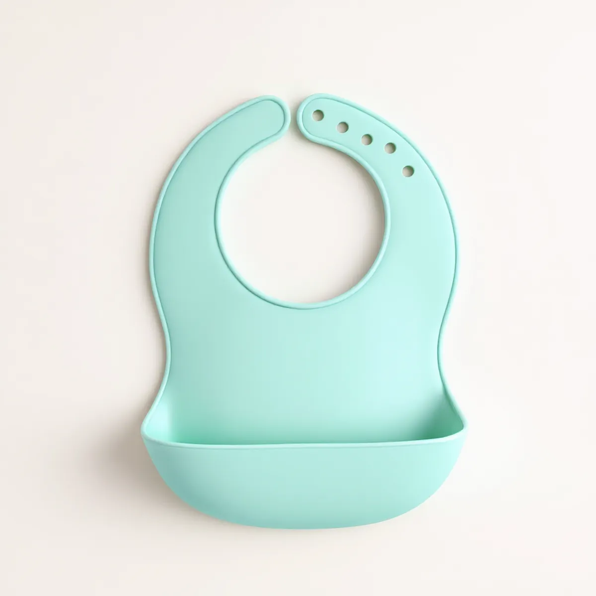 Bavoir silicone à récupérateur — Sauge — vue détourée
